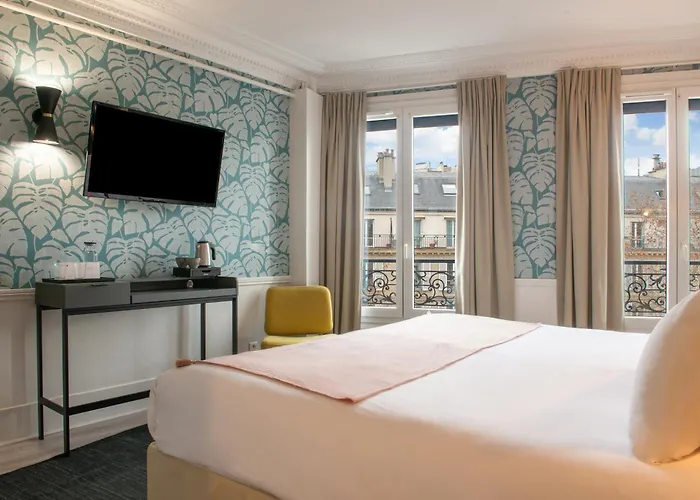 Avama Prony Hotel 3*