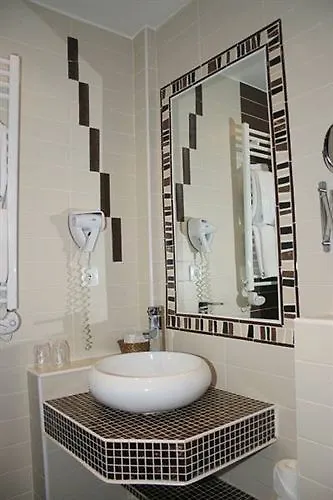 Hotel Avama Prony 3*