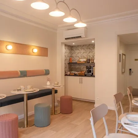Prony Monceau Hotel