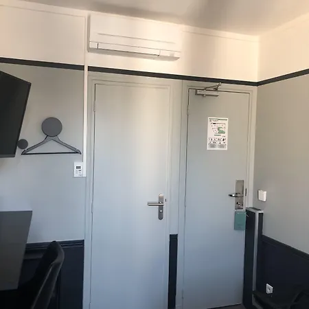 Avama Prony 酒店 3*