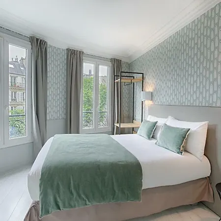 Prony Monceau Hotel