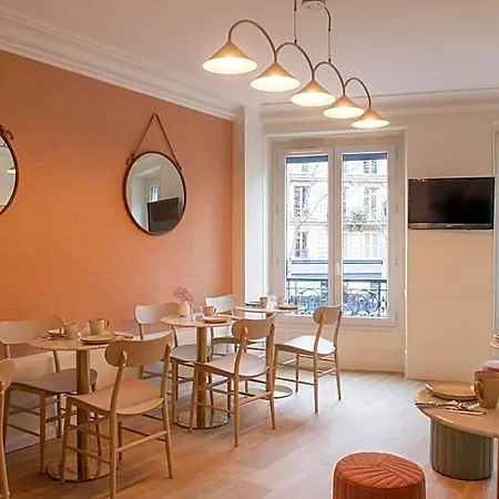 Hotel Prony Monceau Parigi