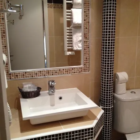 Avama Prony 3* Paris