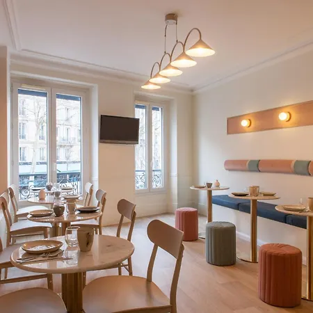 فندق Prony Monceau باريس